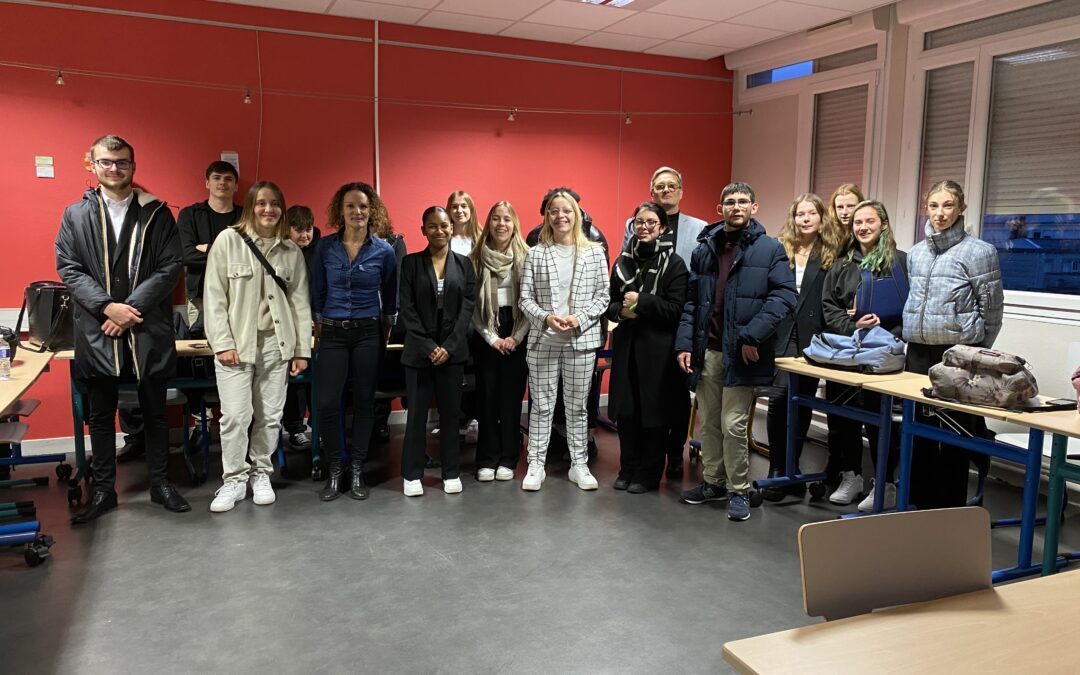 le lundi 4 décembre dernier, deux enseignants du BTS MCO du lycée Lavoisier de Mayenne sont allés au lycée Raoul Vadepied d’Evron